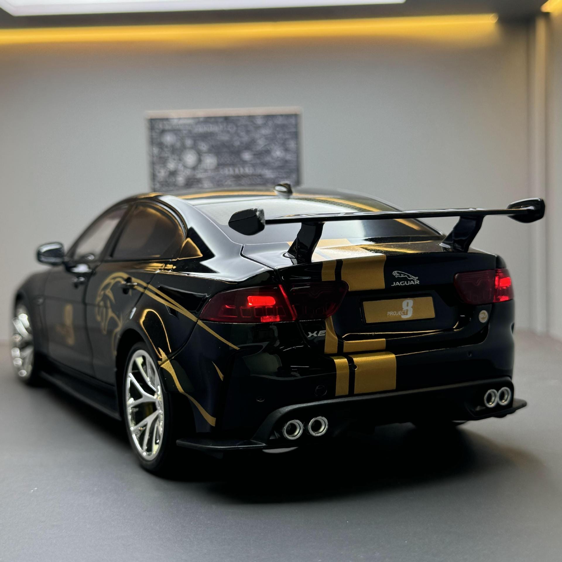 1/18 Scale Jaguar XE SV Die-cast Model Car