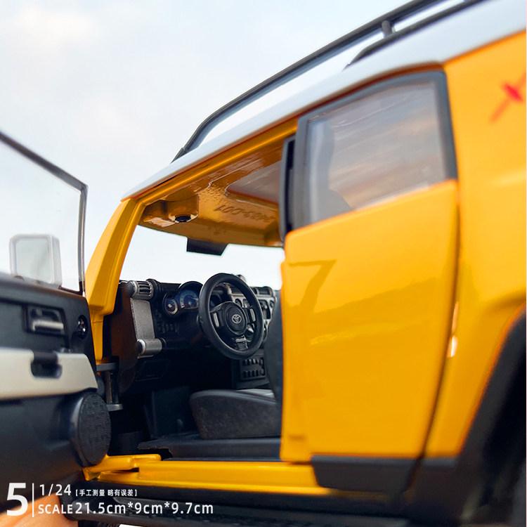 Toyota FJ Cruiser Diecast Model, 1:24 Scale Replica, Off-Road Adventure Decor