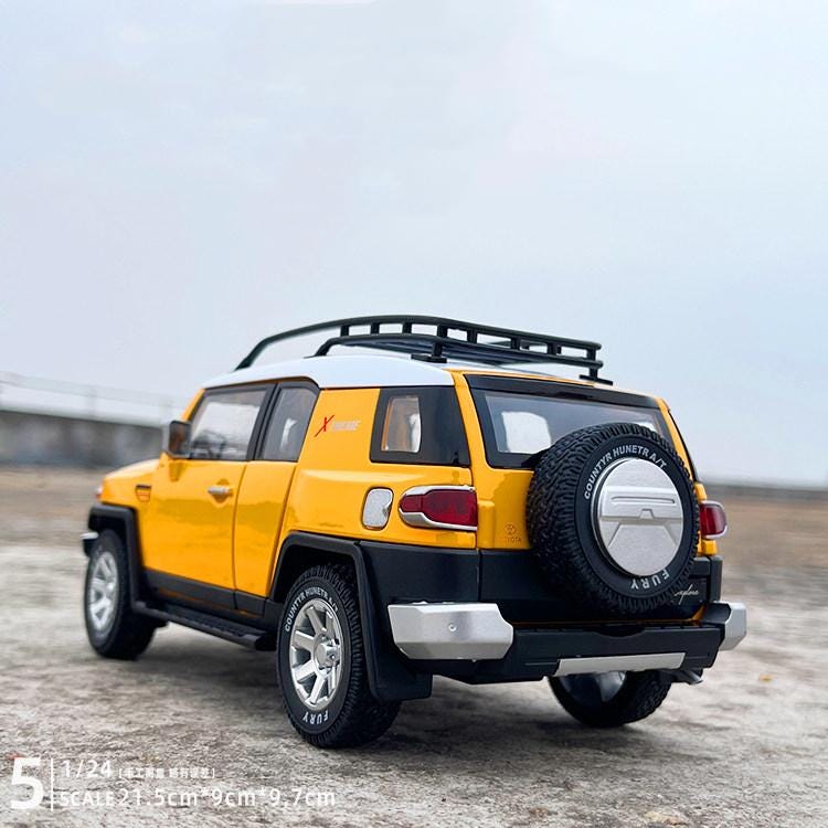 Toyota FJ Cruiser Diecast Model, 1:24 Scale Replica, Off-Road Adventure Decor