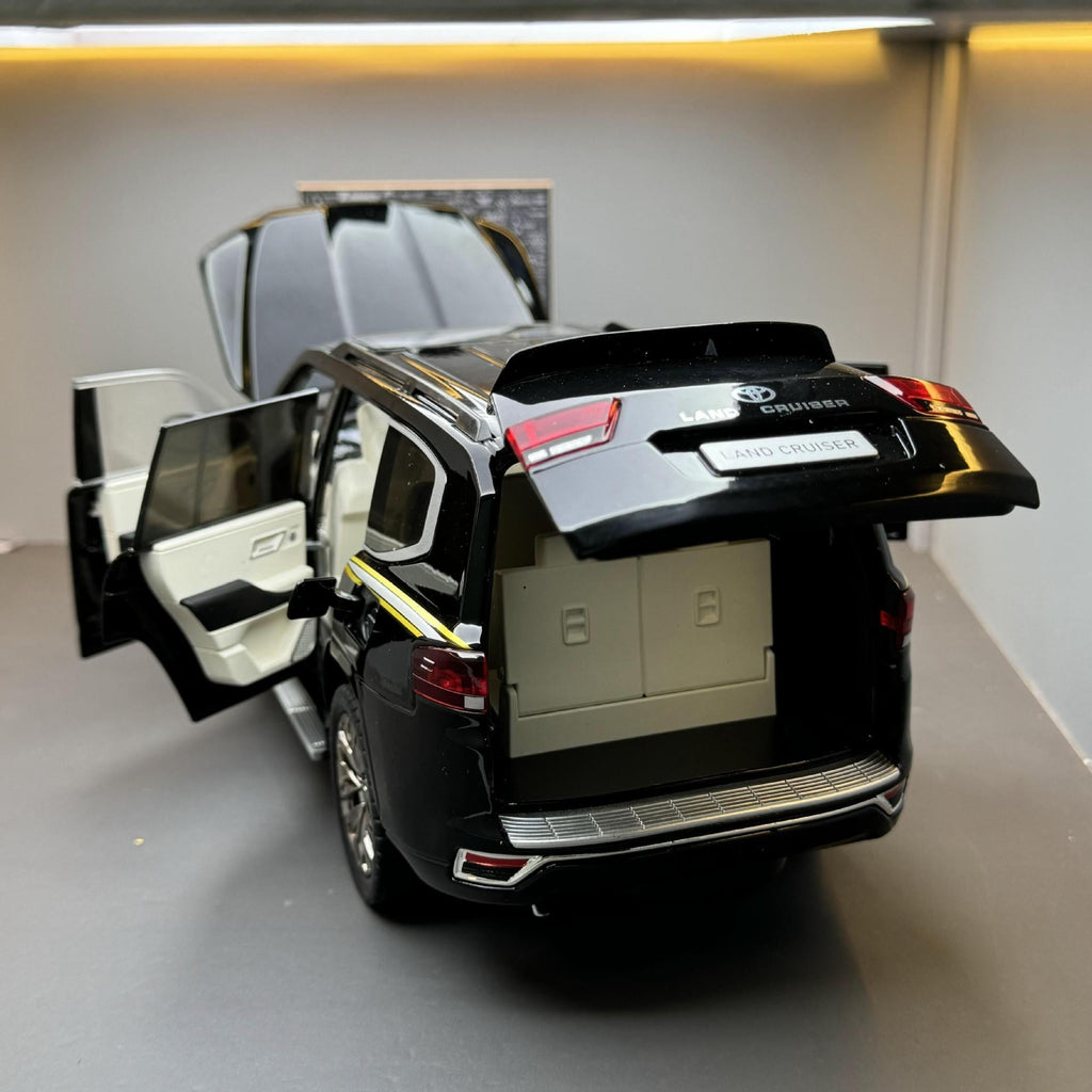 1:18 TOYOTA Land Cruiser LC300 SUV Alloy Car Model Diecasts